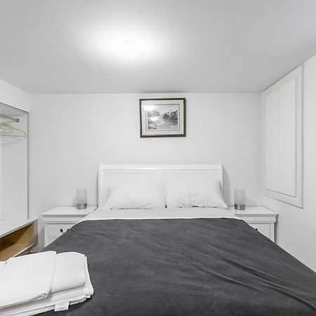 Beautiful Renovated Home 3 Mins Drive To Fall Niagara Falls Esterno foto