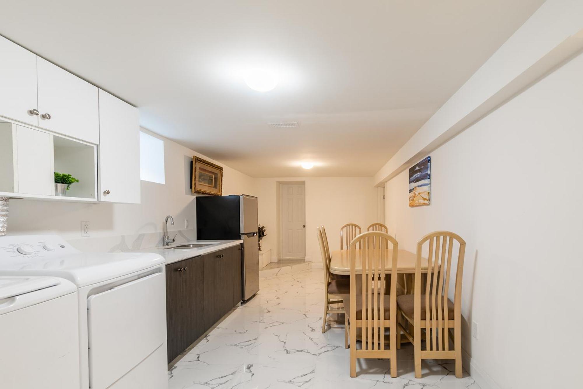 Beautiful Renovated Home 3 Mins Drive To Fall Niagara Falls Esterno foto