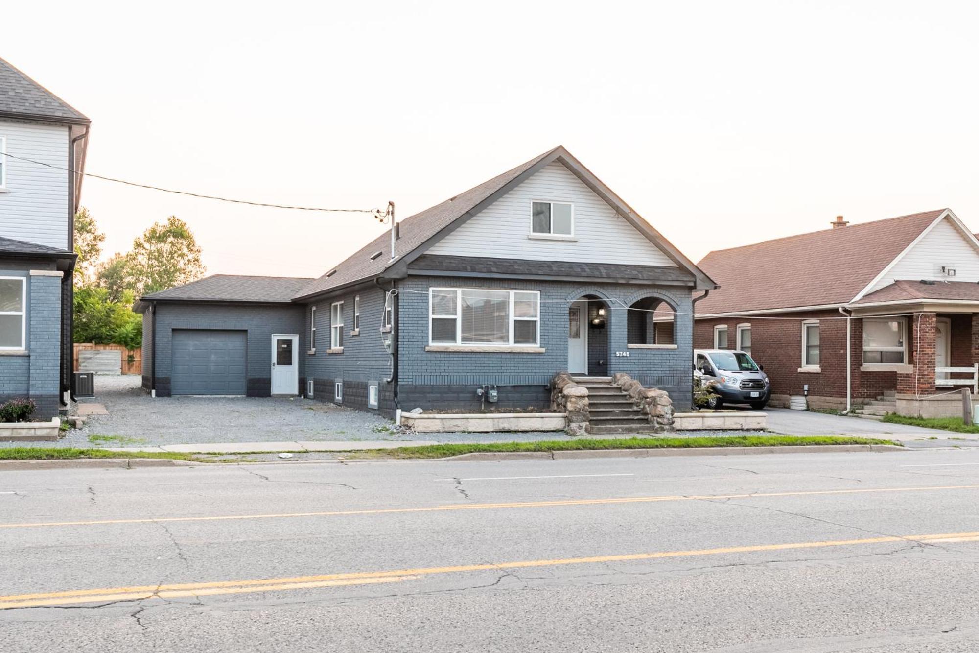Beautiful Renovated Home 3 Mins Drive To Fall Niagara Falls Esterno foto