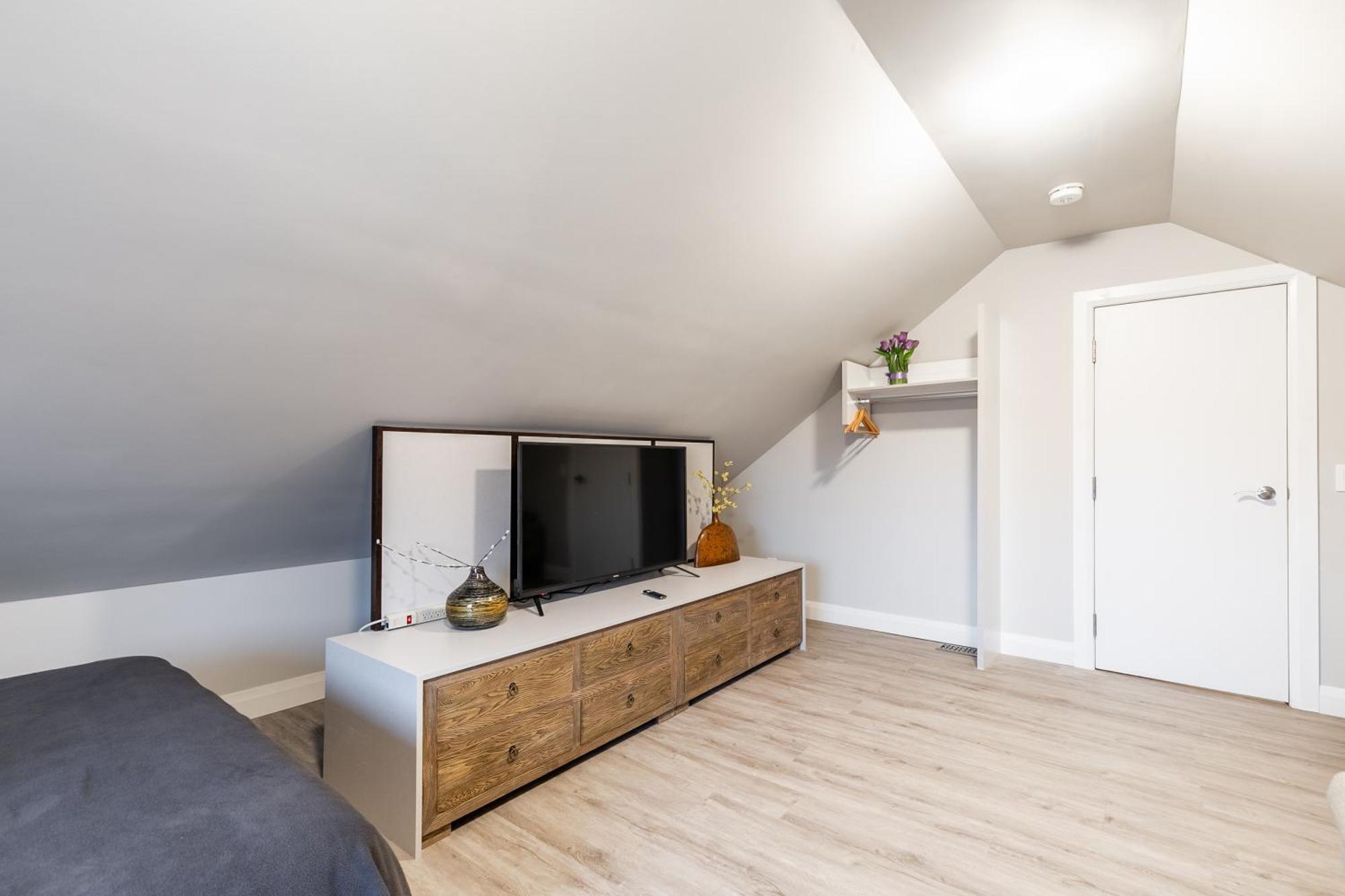Beautiful Renovated Home 3 Mins Drive To Fall Niagara Falls Esterno foto