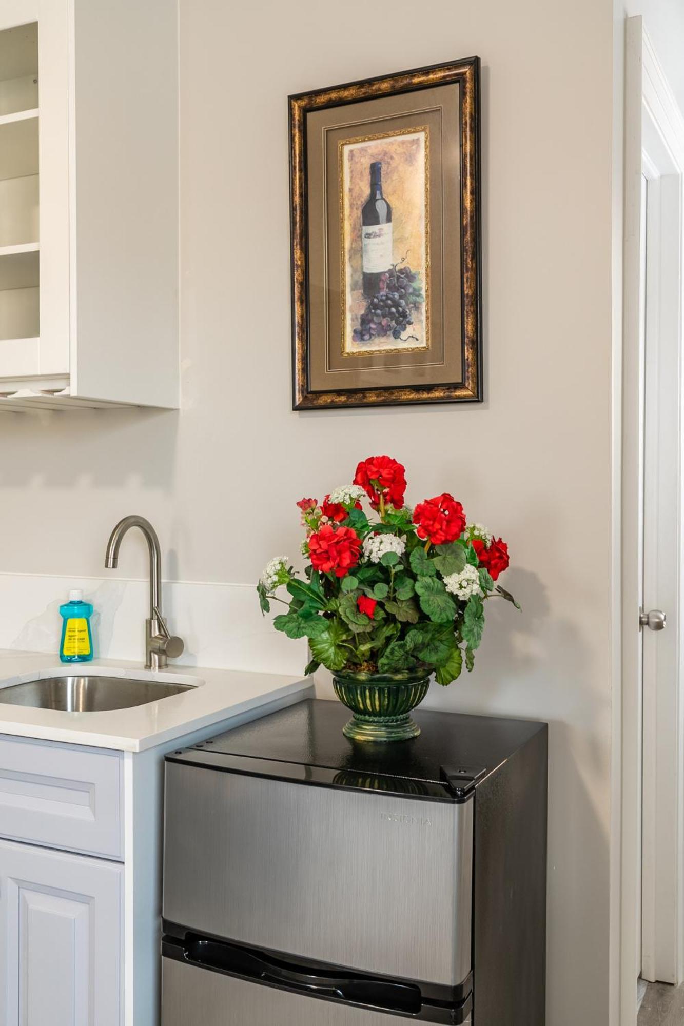 Beautiful Renovated Home 3 Mins Drive To Fall Niagara Falls Esterno foto