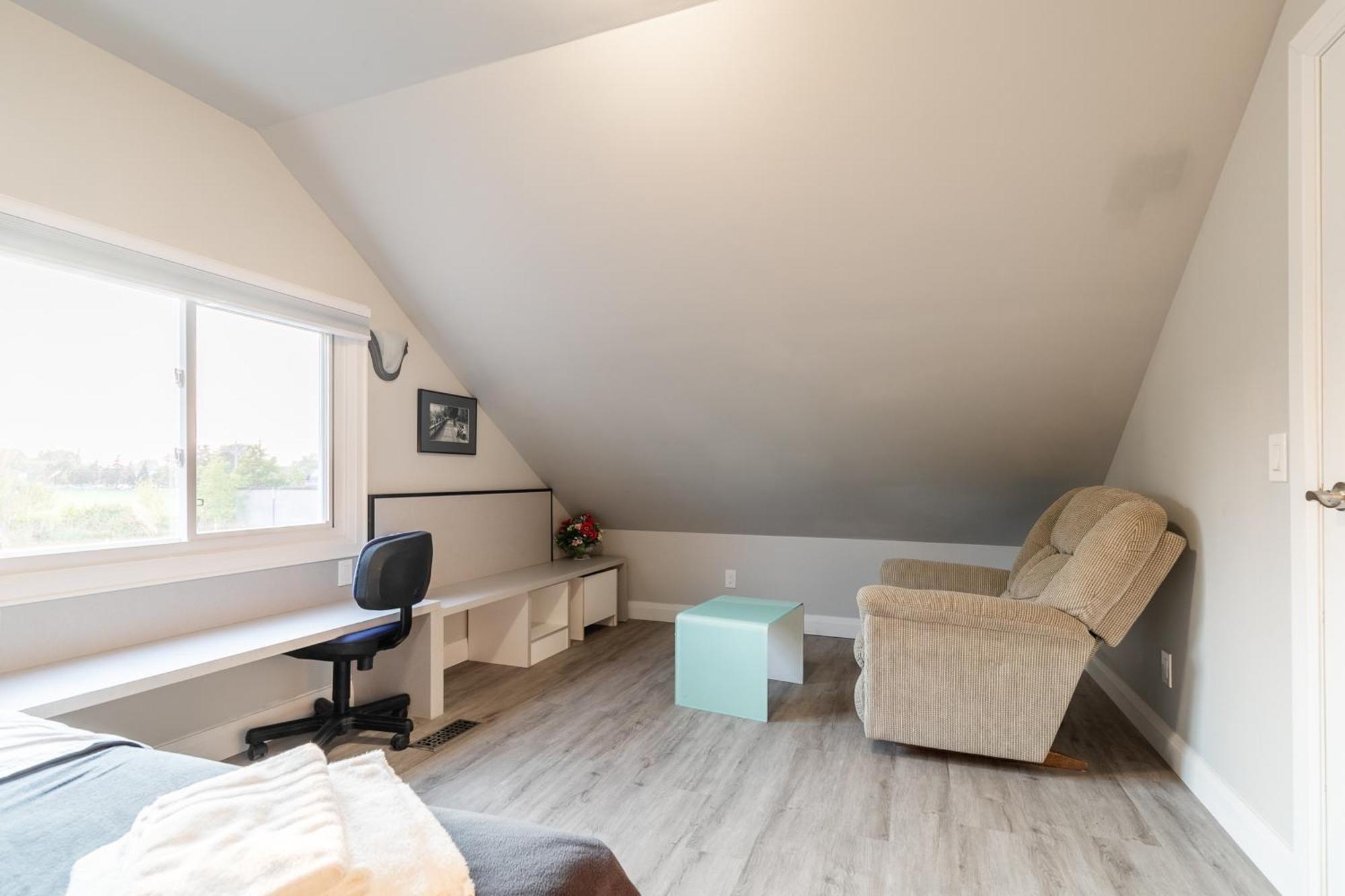 Beautiful Renovated Home 3 Mins Drive To Fall Niagara Falls Esterno foto