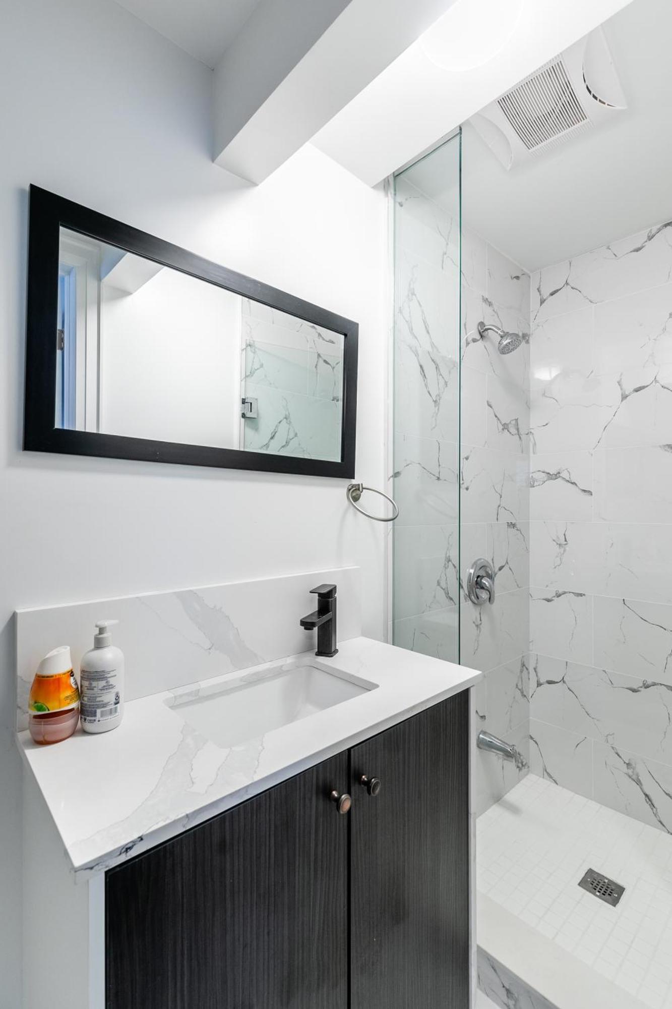 Beautiful Renovated Home 3 Mins Drive To Fall Niagara Falls Esterno foto