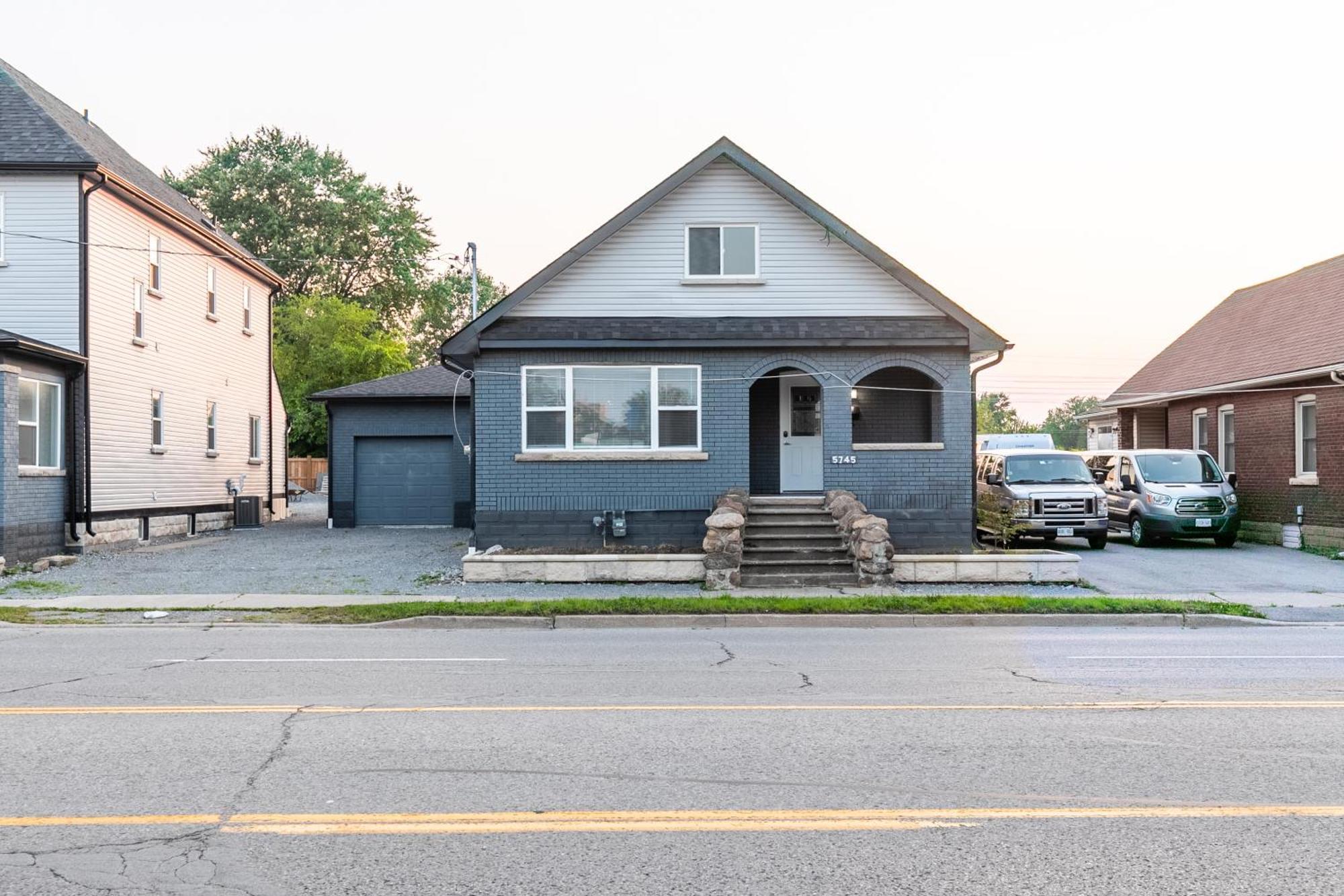 Beautiful Renovated Home 3 Mins Drive To Fall Niagara Falls Esterno foto
