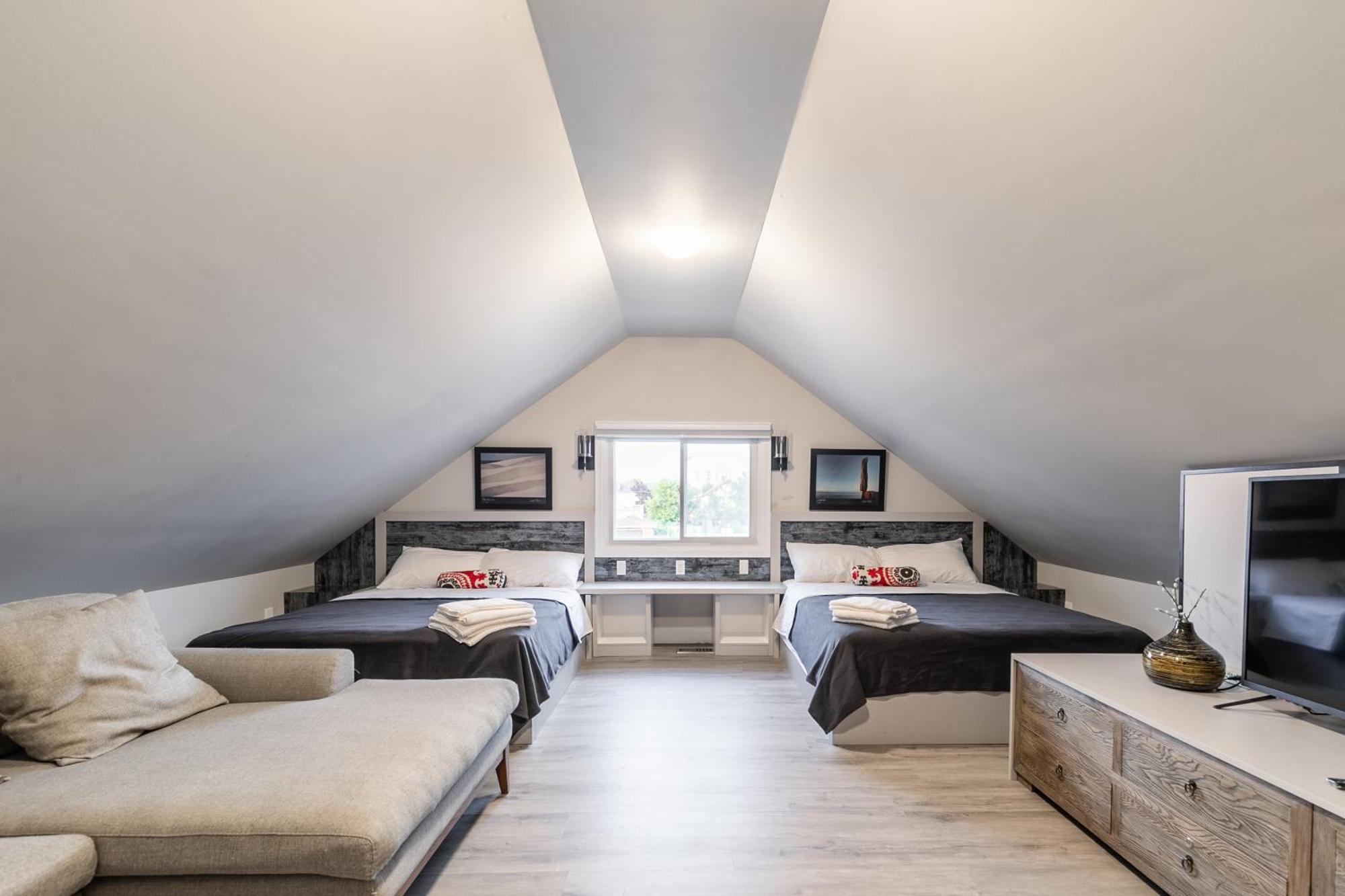 Beautiful Renovated Home 3 Mins Drive To Fall Niagara Falls Esterno foto
