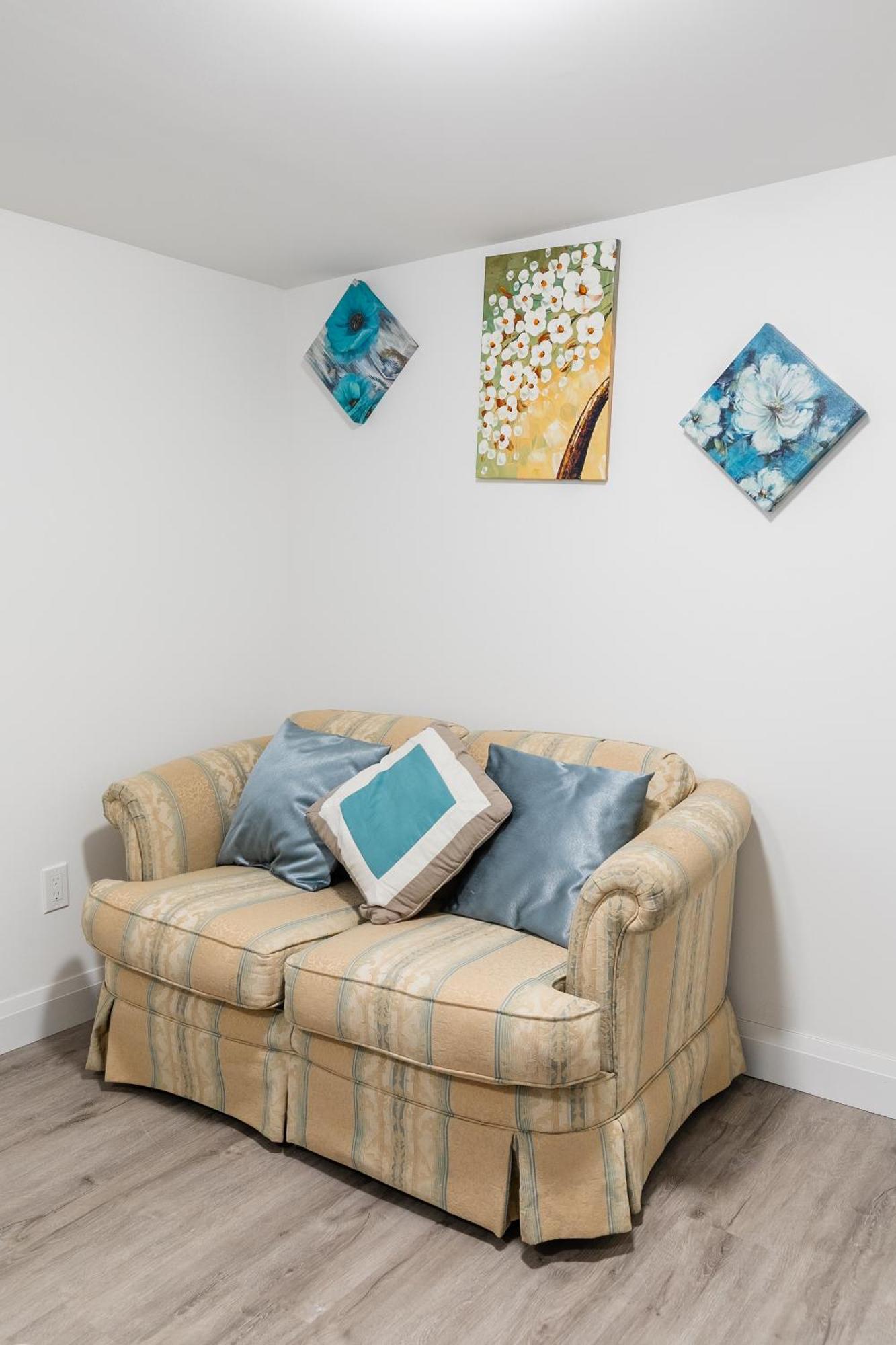 Beautiful Renovated Home 3 Mins Drive To Fall Niagara Falls Esterno foto